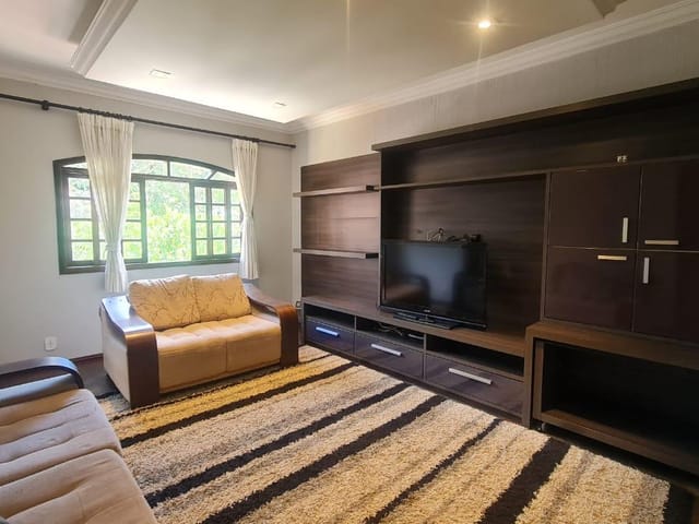 Casa 5 quartos e 2 banheiros, à venda, no bairro Duarte Silveira em Petrópolis