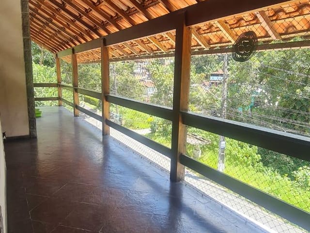 Casa 5 quartos e 2 banheiros, à venda, no bairro Duarte Silveira em Petrópolis