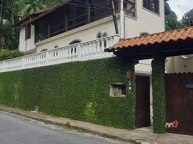 Casa 5 quartos e 2 banheiros, à venda, no bairro Duarte Silveira em Petrópolis