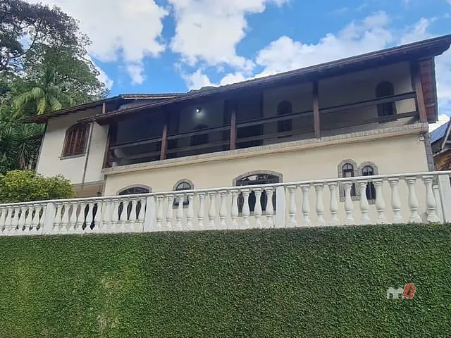 Casa 5 quartos e 2 banheiros, à venda, no bairro Duarte Silveira em Petrópolis