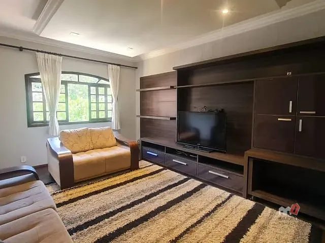 Casa 5 quartos e 2 banheiros, à venda, no bairro Duarte Silveira em Petrópolis