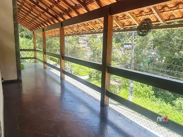 Casa 5 quartos e 2 banheiros, à venda, no bairro Duarte Silveira em Petrópolis