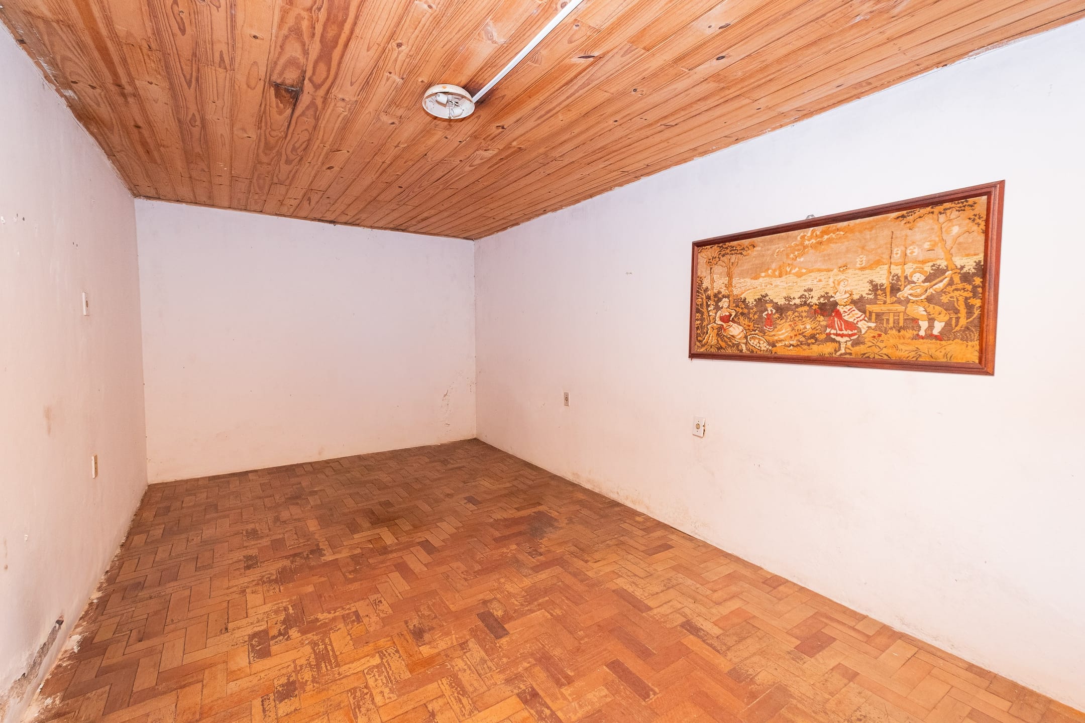 Casa com duas moradias à venda no Simões Lopes - 380 m², 4 quartos no total, amplo pátio com vaga coberta e portão eletrônico. - 18