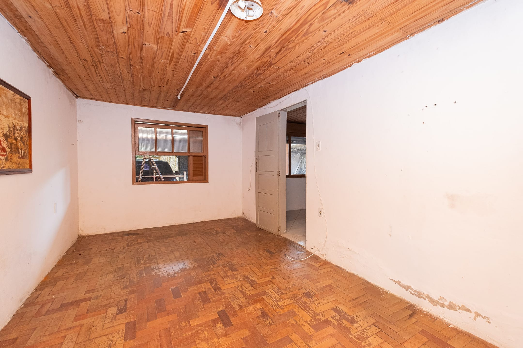 Casa com duas moradias à venda no Simões Lopes - 380 m², 4 quartos no total, amplo pátio com vaga coberta e portão eletrônico. - 19