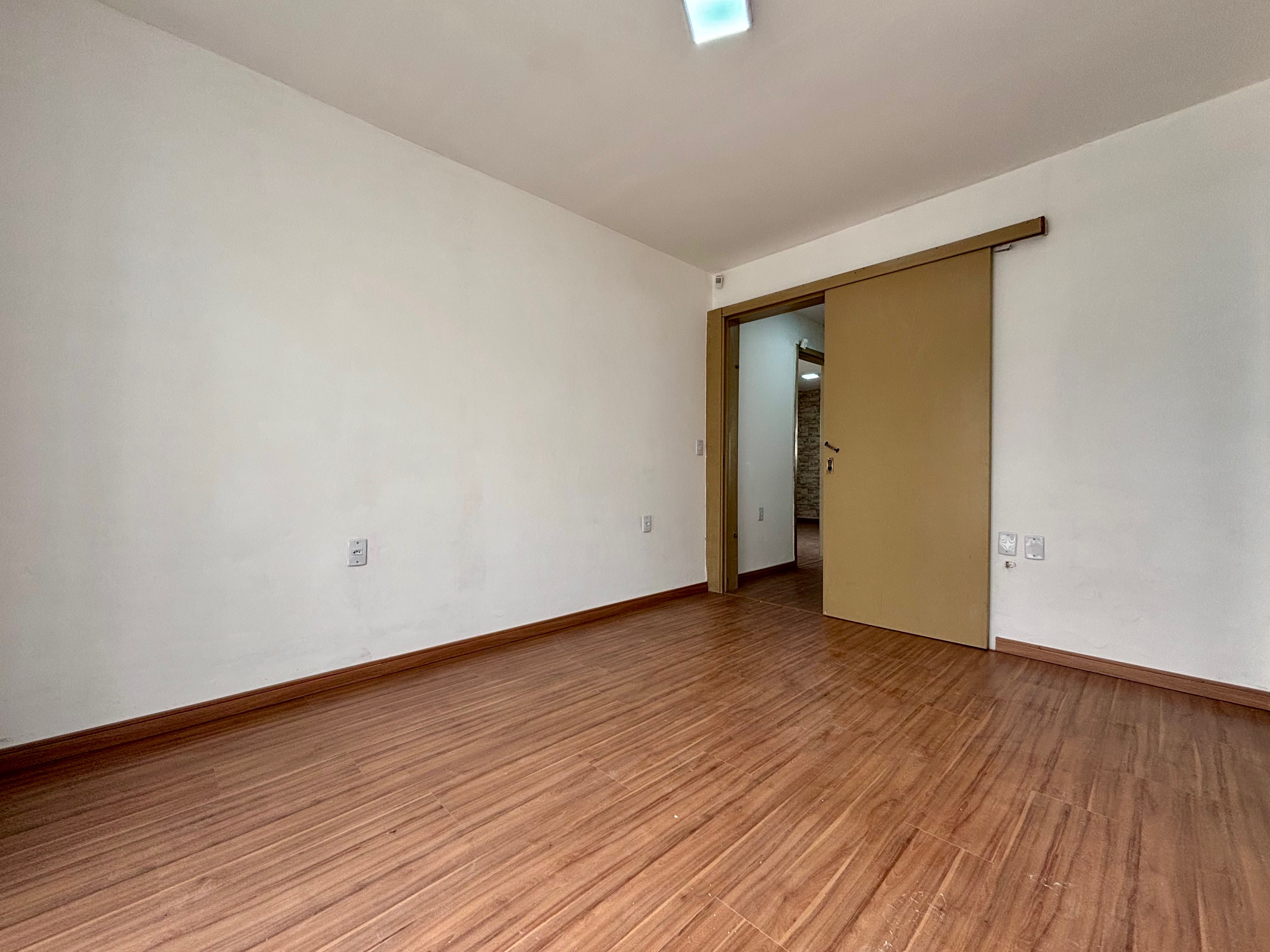 Casa à venda no Fragata, Pelotas - 149m², 2 quartos ( sendo 1 suíte), amplo pátio com garagem e excelente localização próxima à Av. Duque de Caxias. - 9