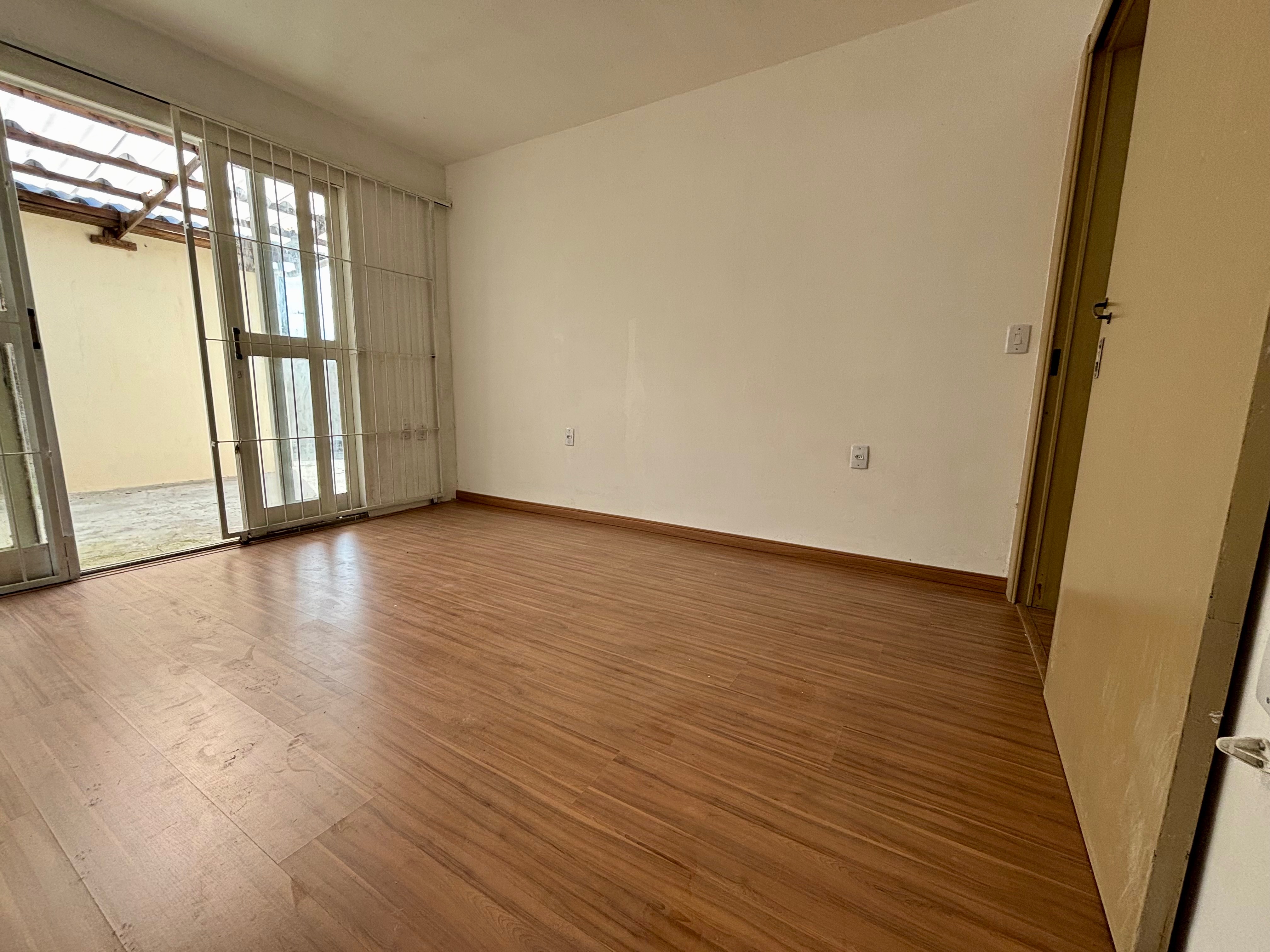 Casa à venda no Fragata, Pelotas - 149m², 2 quartos ( sendo 1 suíte), amplo pátio com garagem e excelente localização próxima à Av. Duque de Caxias. - 6