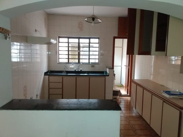 Casa com 390m² 3 quartos e 3 banheiros, à venda, no bairro Jardim Rosely em Pindamonhangaba
