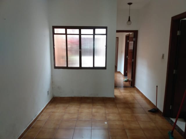 Casa com 390m² 3 quartos e 3 banheiros, à venda, no bairro Jardim Rosely em Pindamonhangaba