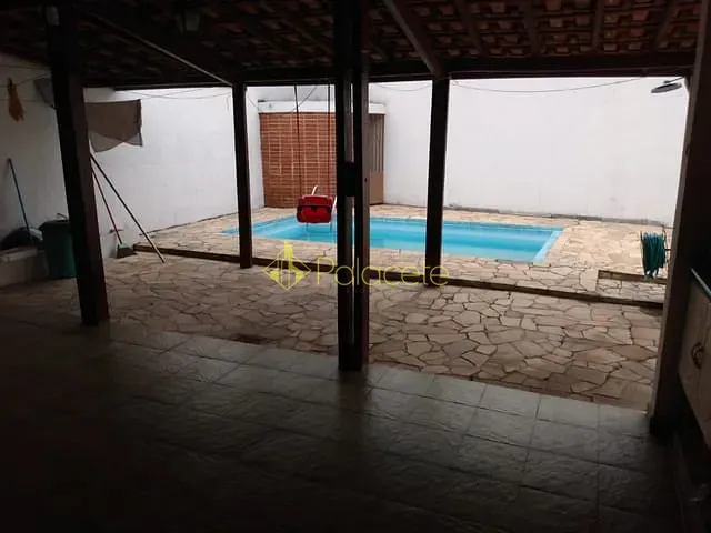 Casa com 390m² 3 quartos e 3 banheiros, à venda, no bairro Jardim Rosely em Pindamonhangaba