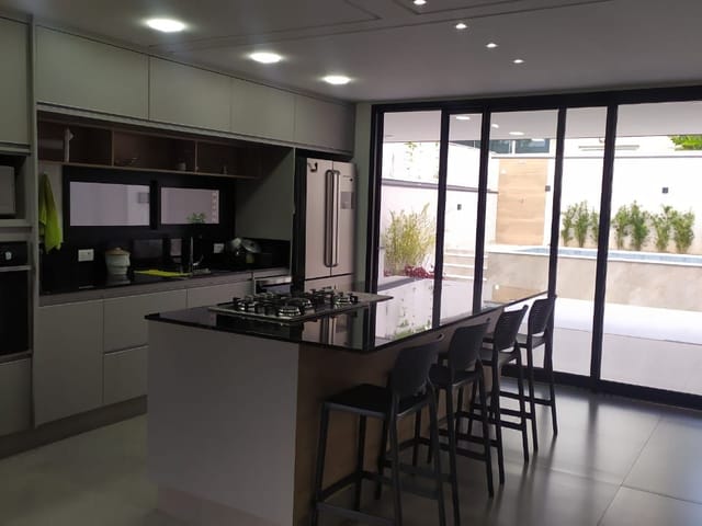 Casa com 270m² 3 quartos e 4 banheiros, à venda, no bairro Urbanova em São José dos Campos