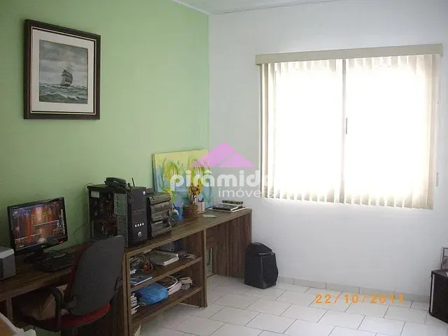 Casa com 300m² 4 quartos e 5 banheiros, à venda ou para alugar, no bairro Vila Betânia em São José dos Campos