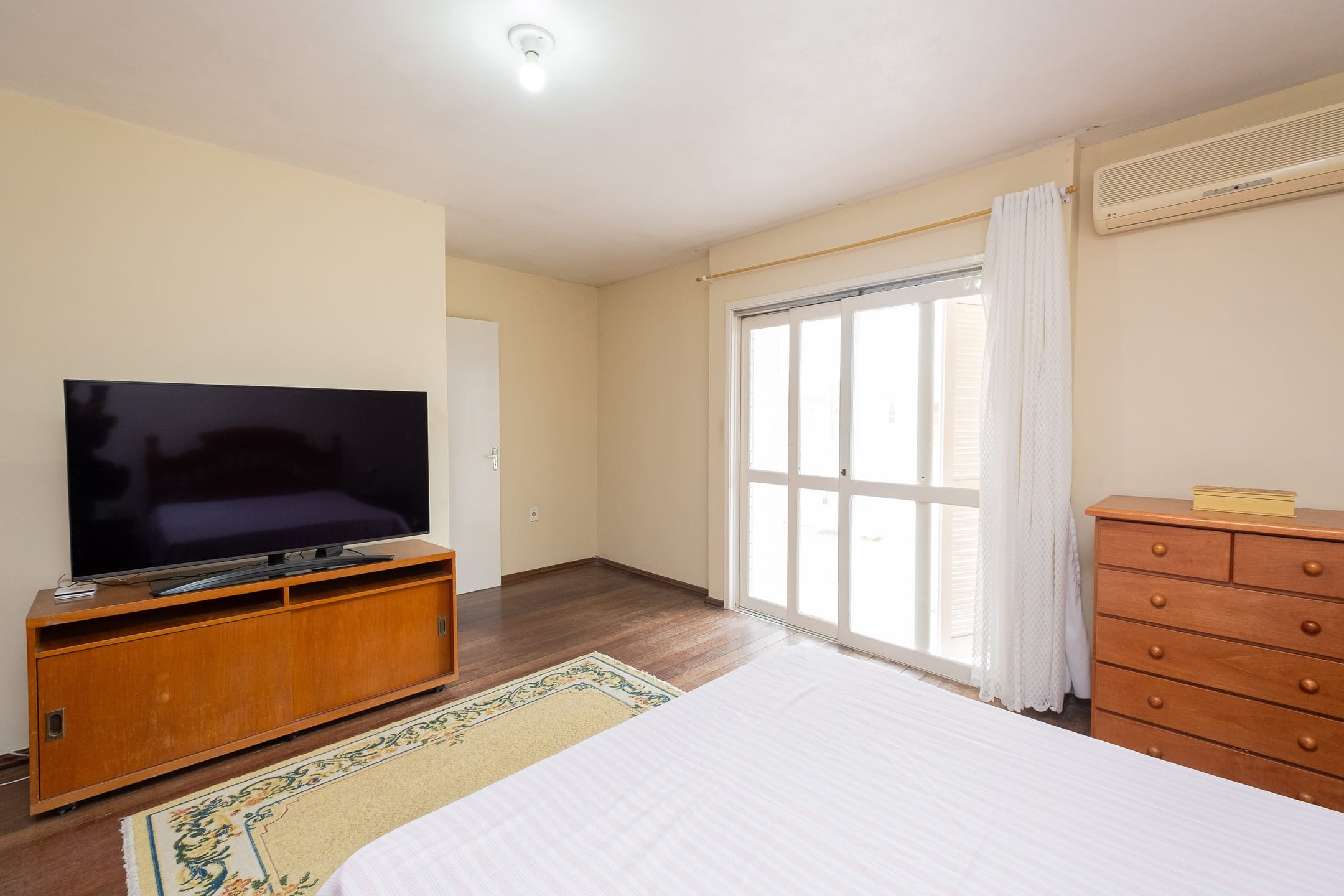 Casa à venda no Umuharama, São Gonçalo - 235m², 3 quartos, móveis planejados, espaço gourmet com churrasqueira e garagem coberta. - 14