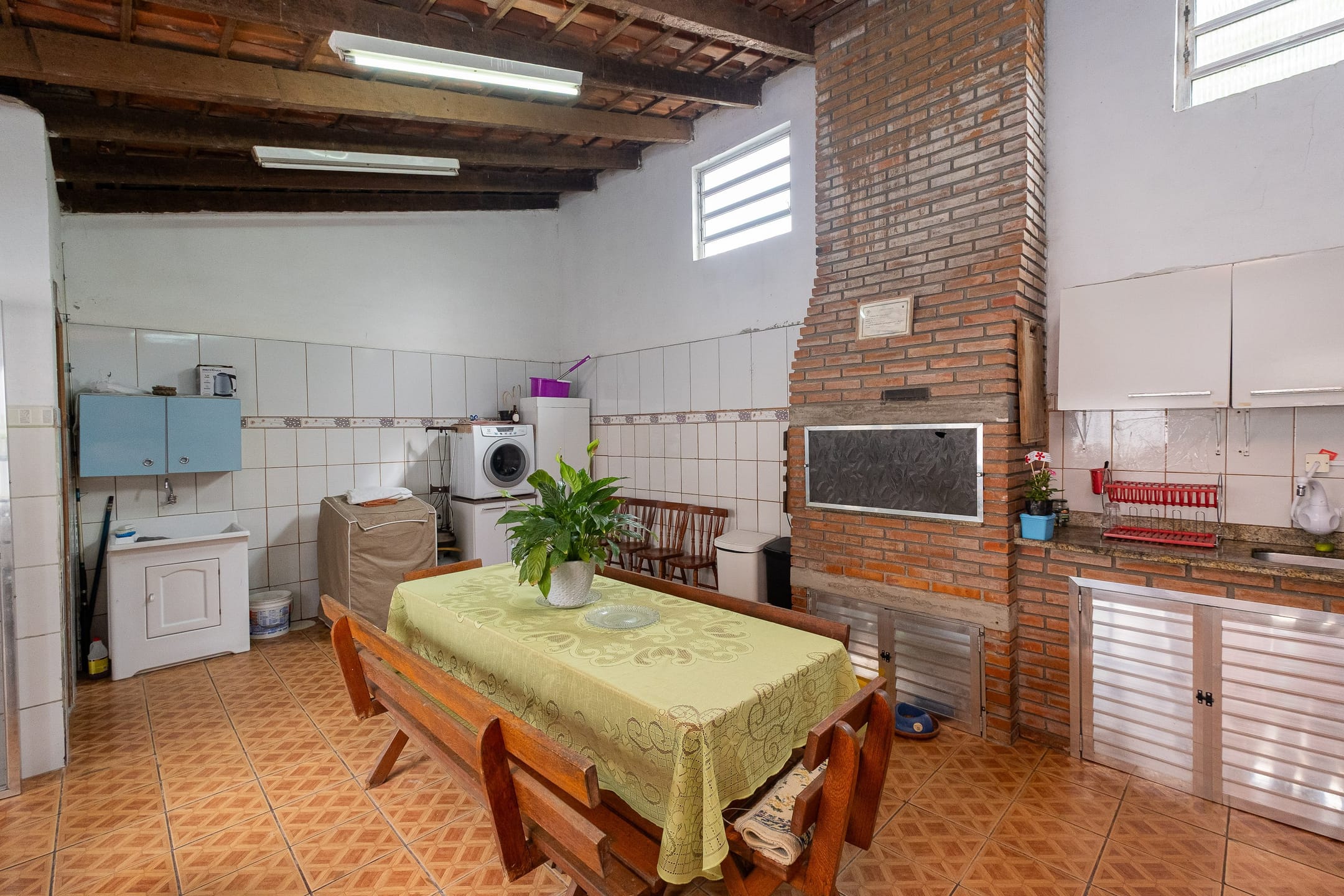Casa à venda no Umuharama, São Gonçalo - 235m², 3 quartos, móveis planejados, espaço gourmet com churrasqueira e garagem coberta. - 17