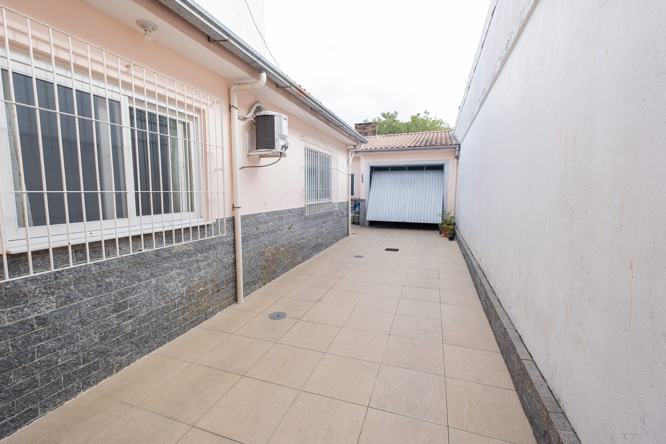Casa à venda no Umuharama, São Gonçalo - 235m², 3 quartos, móveis planejados, espaço gourmet com churrasqueira e garagem coberta. - 19