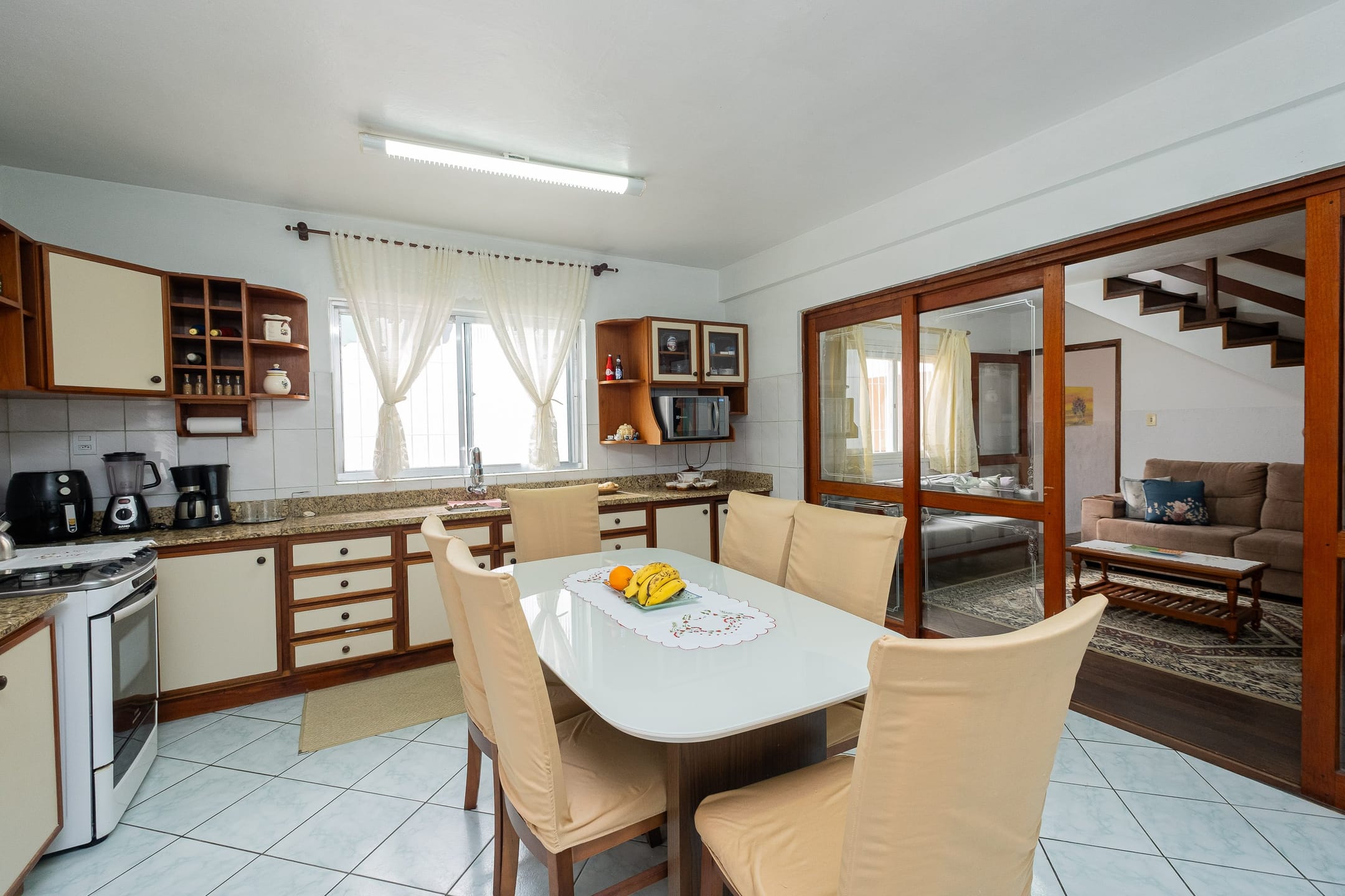 Casa à venda no Umuharama, São Gonçalo - 235m², 3 quartos, móveis planejados, espaço gourmet com churrasqueira e garagem coberta. - 6