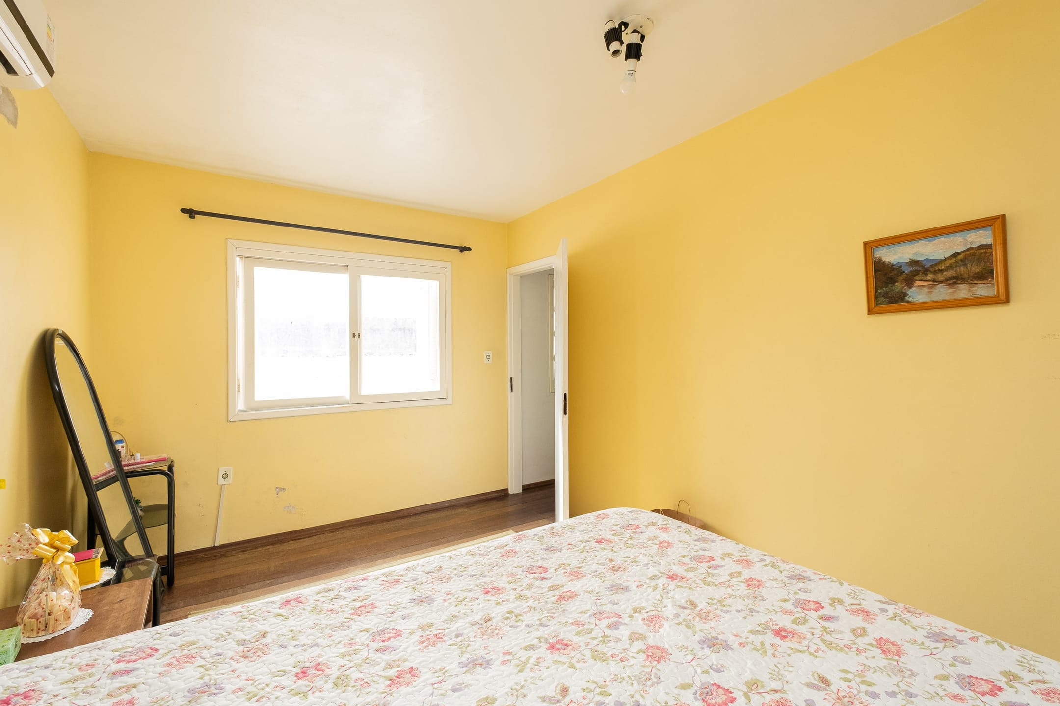 Casa à venda no Umuharama, São Gonçalo - 235m², 3 quartos, móveis planejados, espaço gourmet com churrasqueira e garagem coberta. - 9