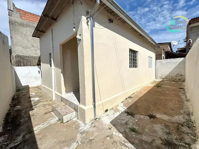 Casa com 300m² 2 quartos e 1 banheiro, para alugar, no bairro Jardim Maria Rosa em Campinas