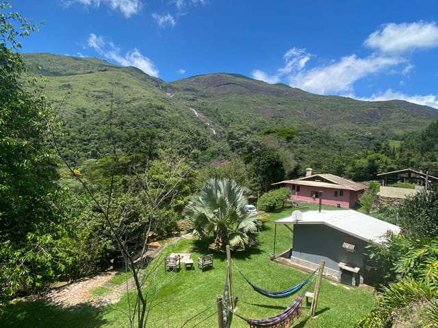Casa com 6600m² 4 quartos e 4 banheiros, à venda, no bairro Araras em Petrópolis