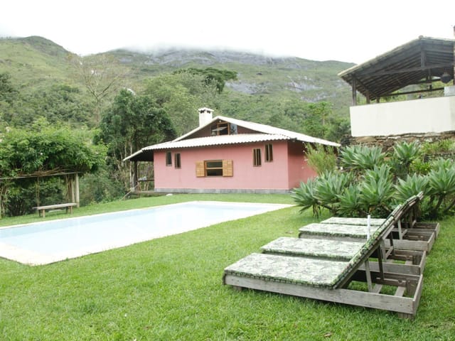 Casa com 6600m² 4 quartos e 4 banheiros, à venda, no bairro Araras em Petrópolis