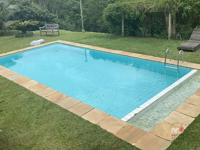 Casa com 6600m² 4 quartos e 4 banheiros, à venda, no bairro Araras em Petrópolis