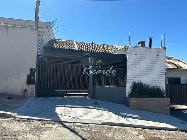 Casa 3 quartos e 2 banheiros, à venda, no bairro Conjunto Novo Centauro em Arapongas