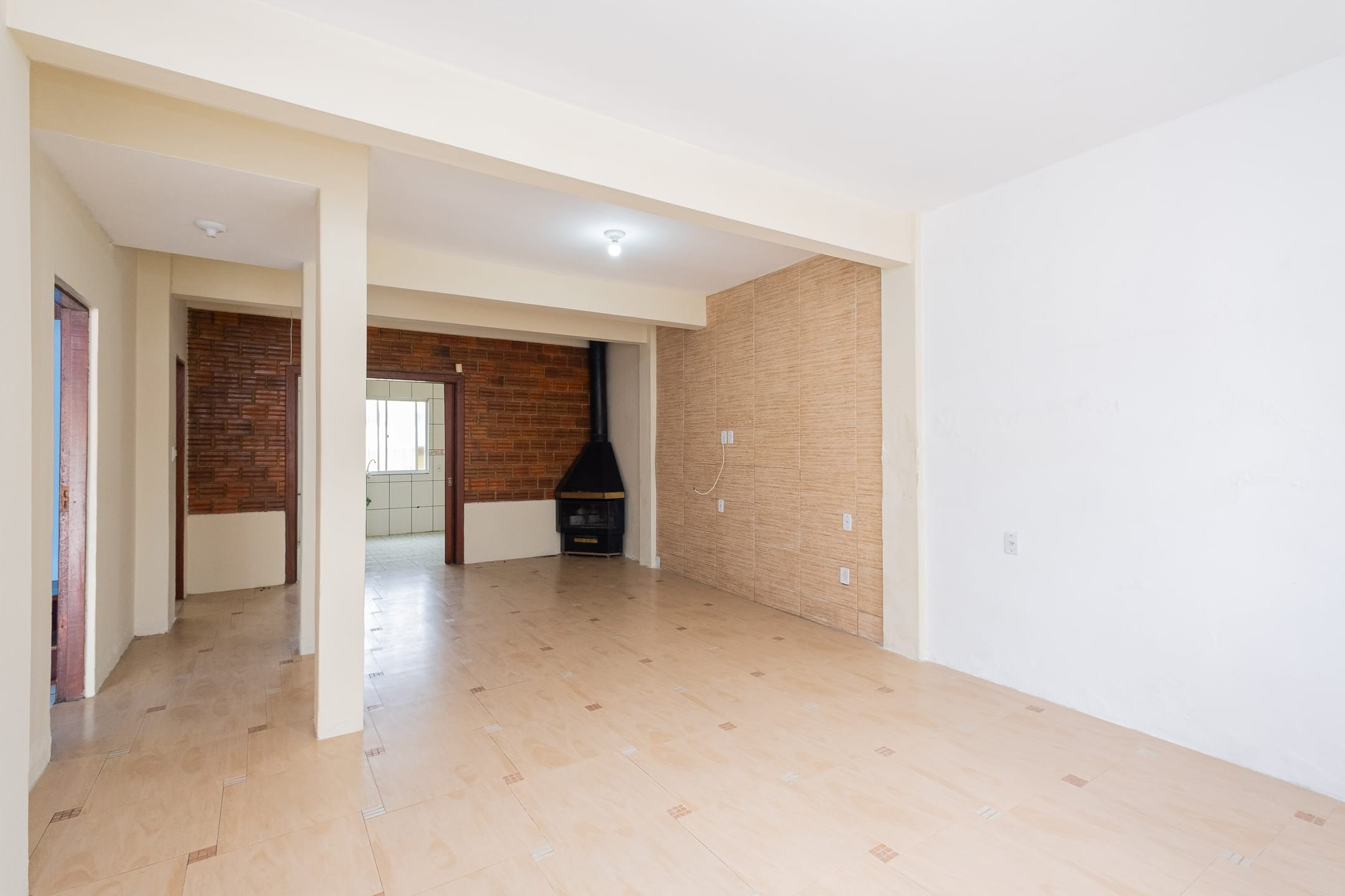 Sobrado na Av. Bento Gonçalves para Locação: Amplo, com Terraço, Churrasqueira e Estrutura Completa para Uso Residencial 2