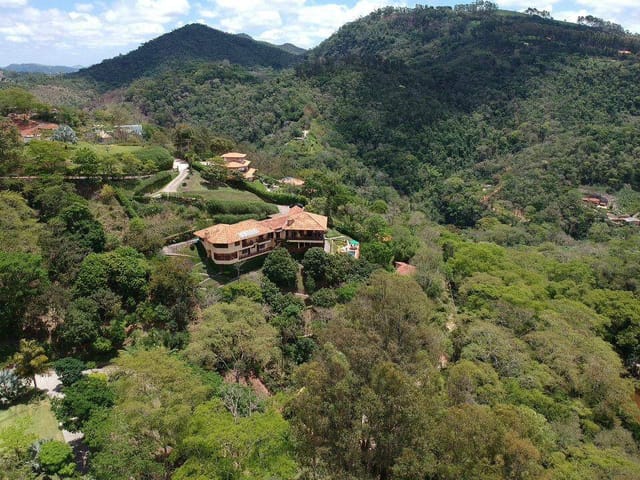 Casa com 5258m² 6 quartos e 8 banheiros, à venda, no bairro Areal em Petrópolis