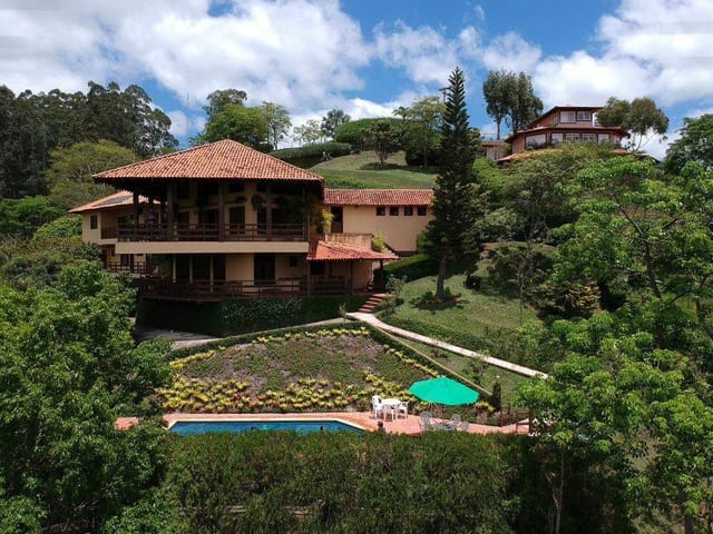 Casa com 5258m² 6 quartos e 8 banheiros, à venda, no bairro Areal em Petrópolis