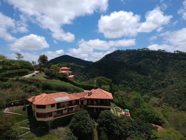 Casa com 5258m² 6 quartos e 8 banheiros, à venda, no bairro Areal em Petrópolis