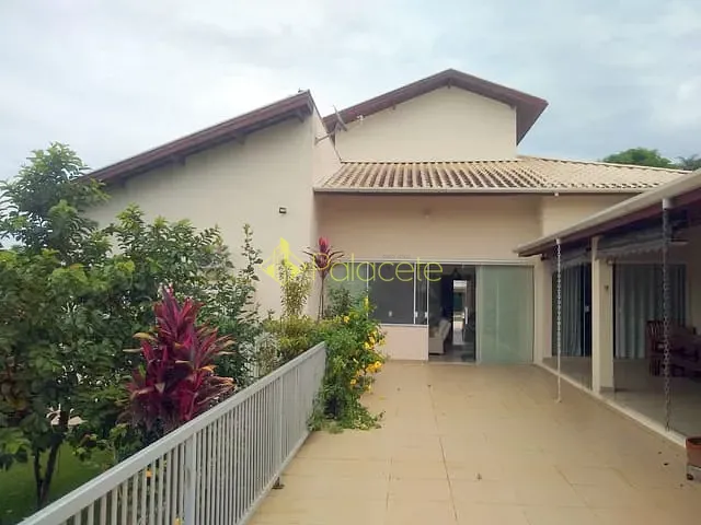 Casa com 1004m² 5 quartos e 5 banheiros, à venda, no bairro São Dimas em Guaratinguetá