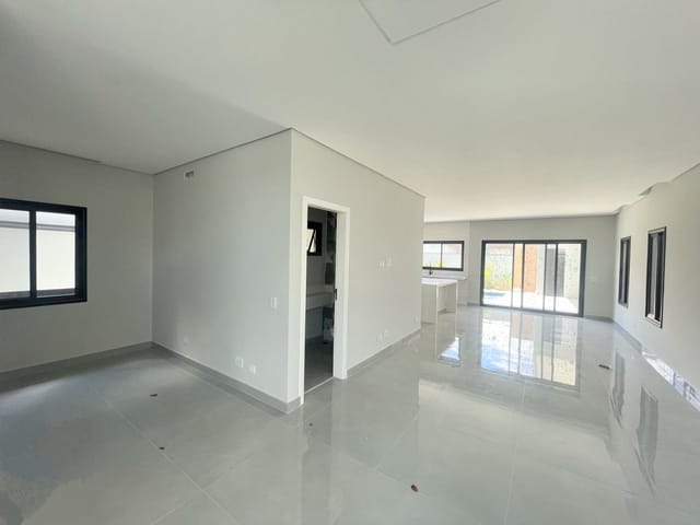 Casa com 257m² 4 quartos e 5 banheiros, à venda, no bairro Urbanova em São José dos Campos