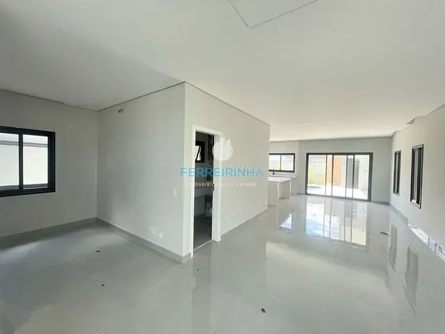 Casa com 257m² 4 quartos e 5 banheiros, à venda, no bairro Urbanova em São José dos Campos