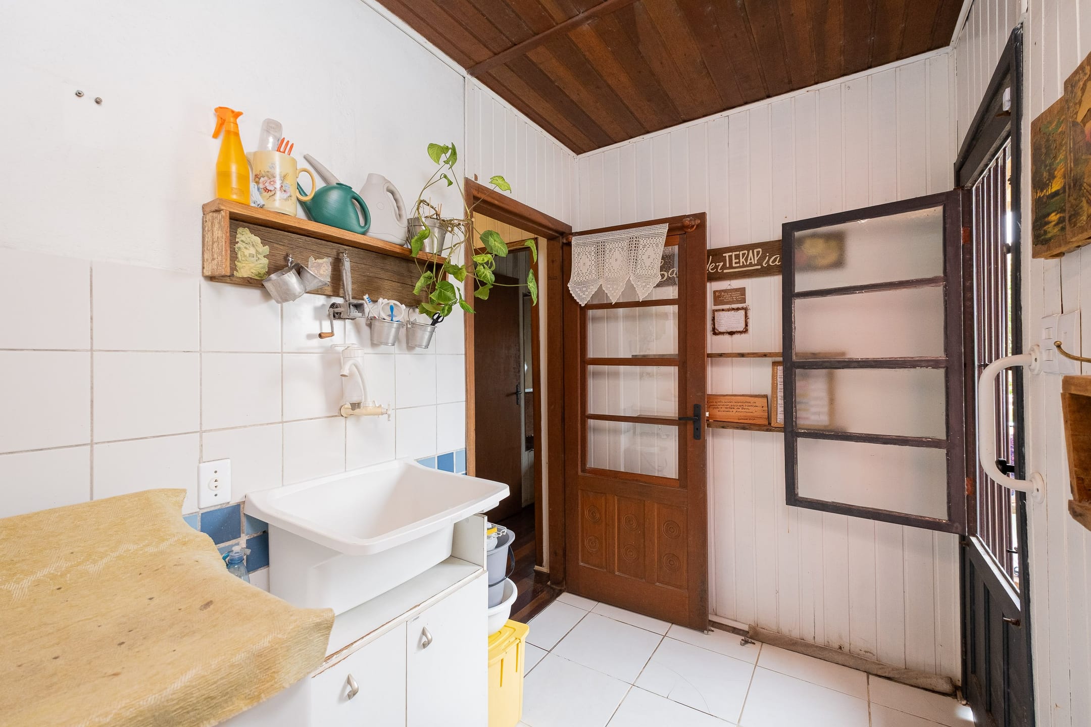 Casa à venda na Zona Norte de Pelotas - 162 m², 3 quartos (sendo 1 suíte), lareira, churrasqueira e amplo pátio com piscina. - 10