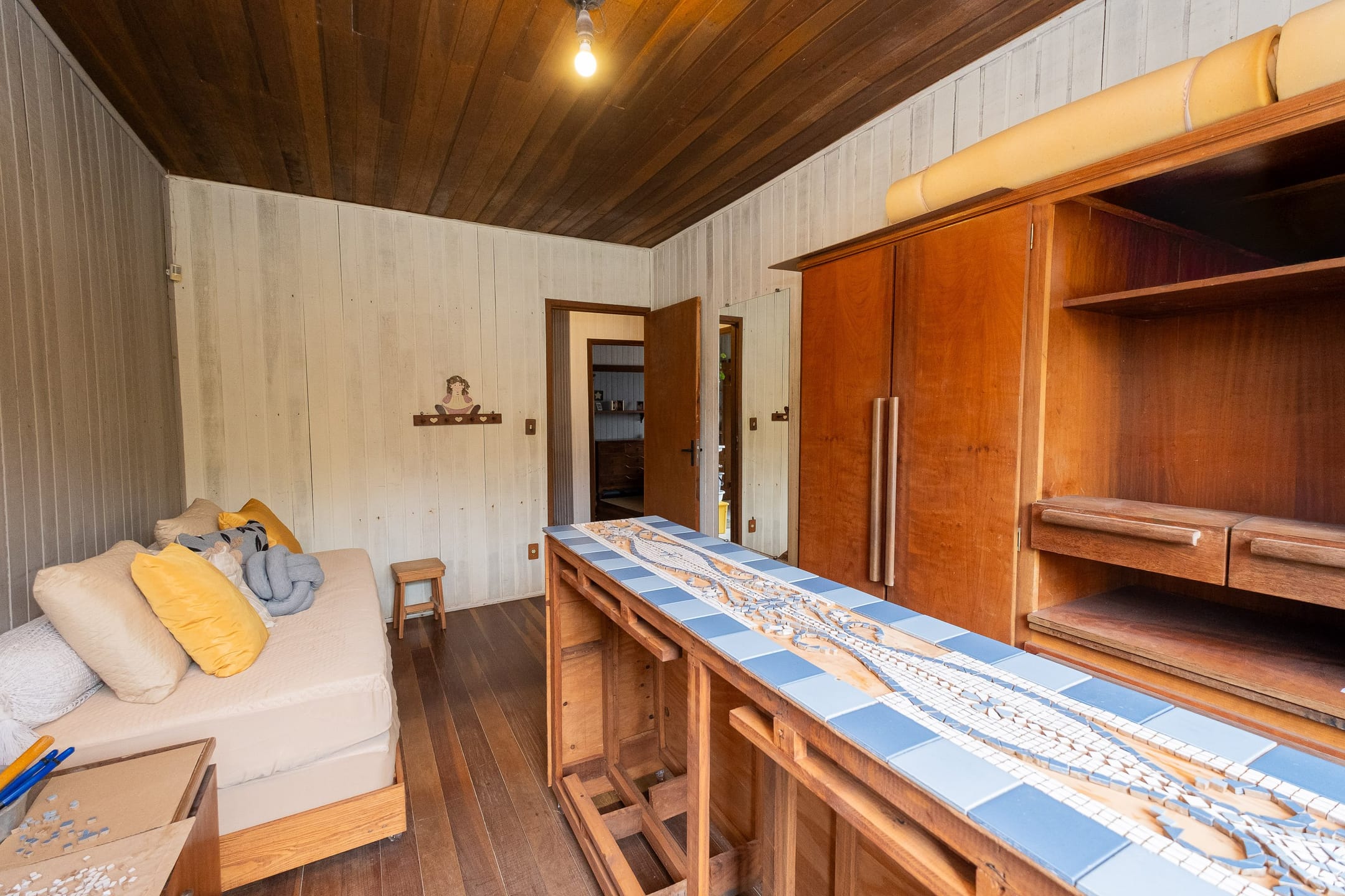 Casa à venda na Zona Norte de Pelotas - 162 m², 3 quartos (sendo 1 suíte), lareira, churrasqueira e amplo pátio com piscina. - 12