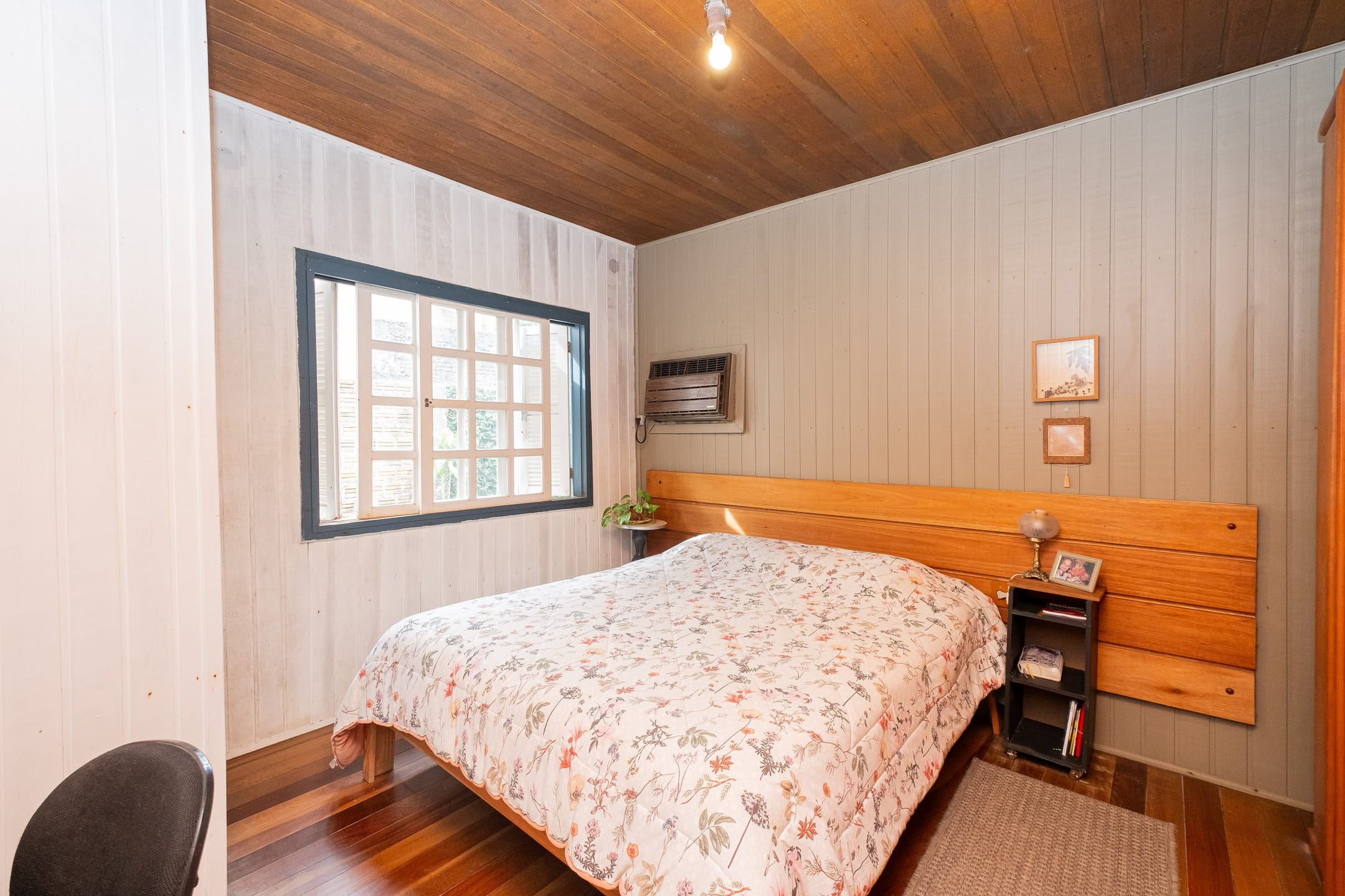 Casa à venda na Zona Norte de Pelotas - 162 m², 3 quartos (sendo 1 suíte), lareira, churrasqueira e amplo pátio com piscina. - 15