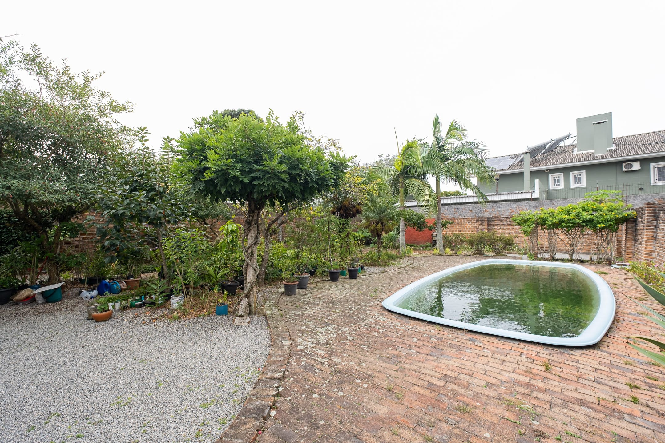 Casa à venda na Zona Norte de Pelotas - 162 m², 3 quartos (sendo 1 suíte), lareira, churrasqueira e amplo pátio com piscina. - 19