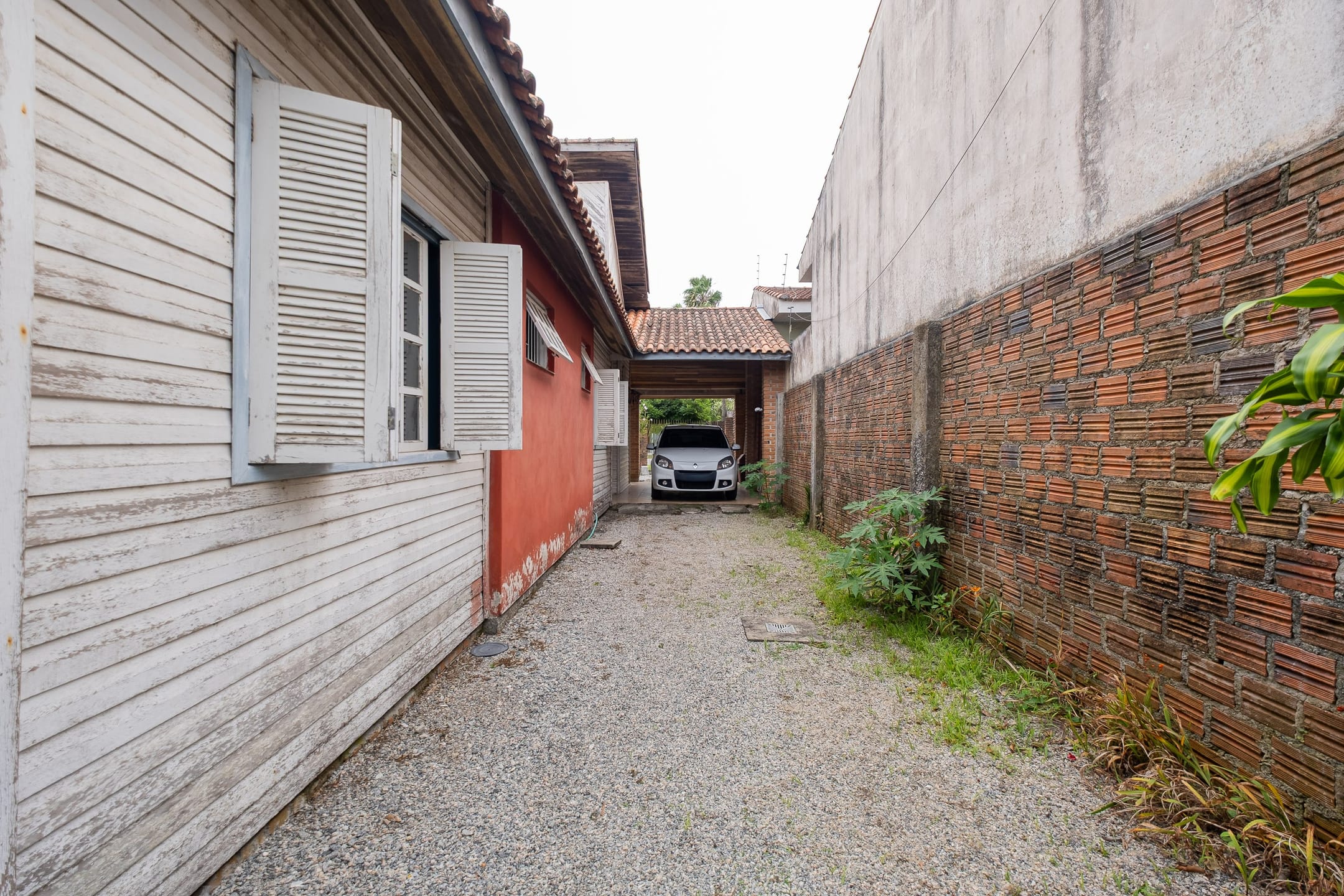 Casa à venda na Zona Norte de Pelotas - 162 m², 3 quartos (sendo 1 suíte), lareira, churrasqueira e amplo pátio com piscina. - 22