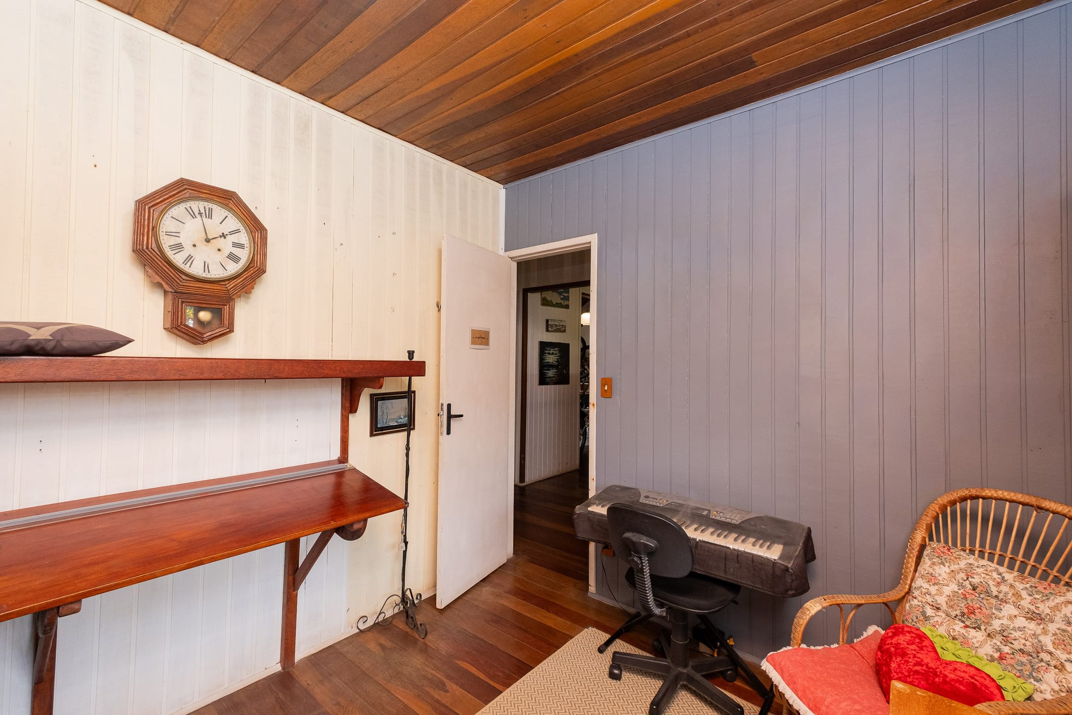 Casa à venda na Zona Norte de Pelotas - 162 m², 3 quartos (sendo 1 suíte), lareira, churrasqueira e amplo pátio com piscina. - 7