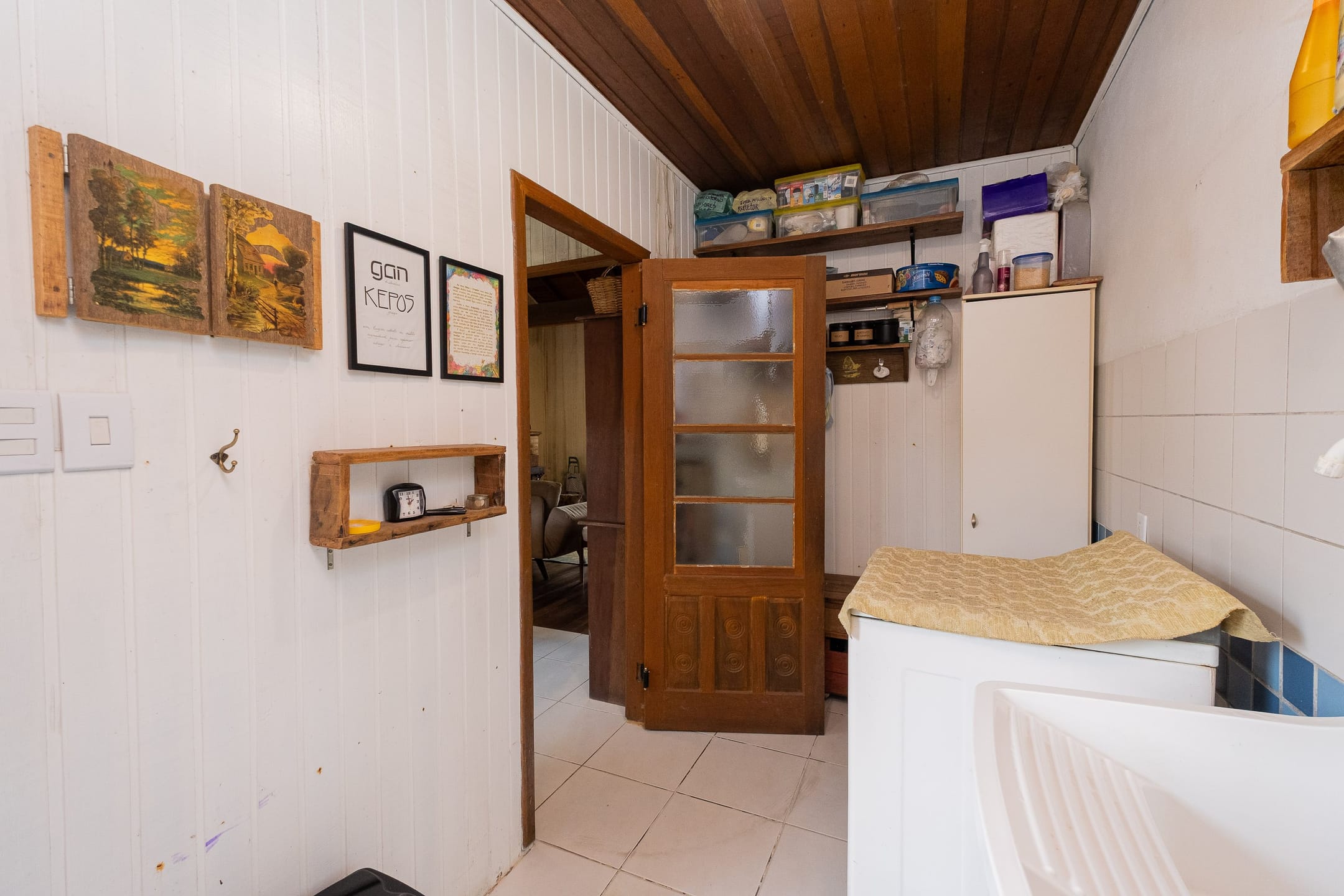 Casa à venda na Zona Norte de Pelotas - 162 m², 3 quartos (sendo 1 suíte), lareira, churrasqueira e amplo pátio com piscina. - 9