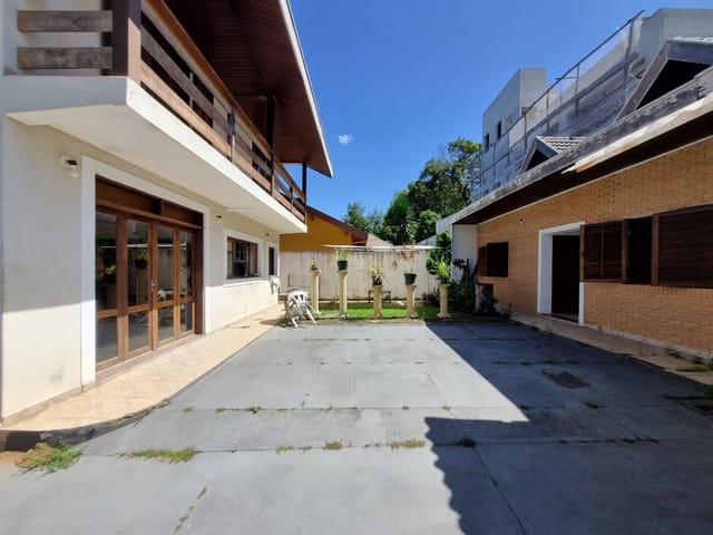 Casa com 400m² 3 quartos e 3 banheiros, à venda ou para alugar, no bairro Jardim das Colinas em São José dos Campos