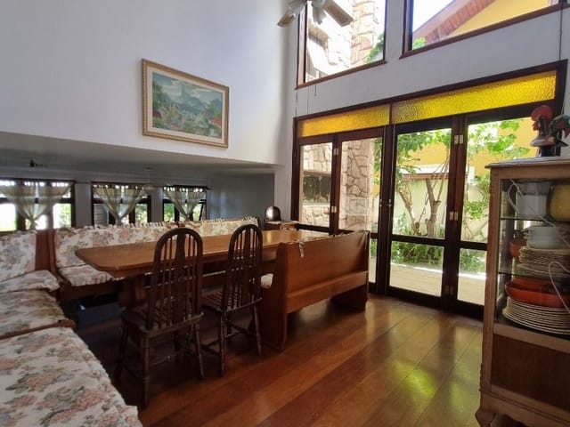 Casa com 400m² 3 quartos e 3 banheiros, à venda ou para alugar, no bairro Jardim das Colinas em São José dos Campos