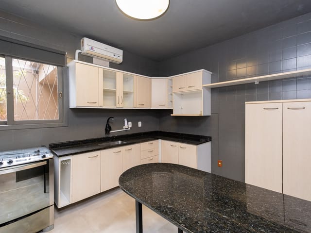 Casa com 300m² 3 quartos e 3 banheiros, à venda, no bairro Três Vendas em Pelotas