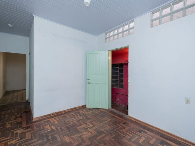 Casa 2 quartos e 2 banheiros, para alugar, no bairro Centro em Pelotas