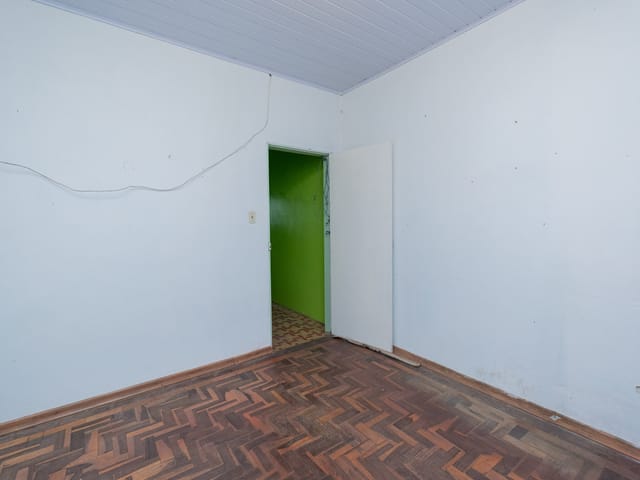 Casa 2 quartos e 2 banheiros, para alugar, no bairro Centro em Pelotas