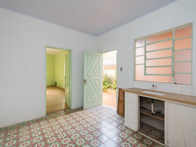 Casa 2 quartos e 2 banheiros, para alugar, no bairro Centro em Pelotas