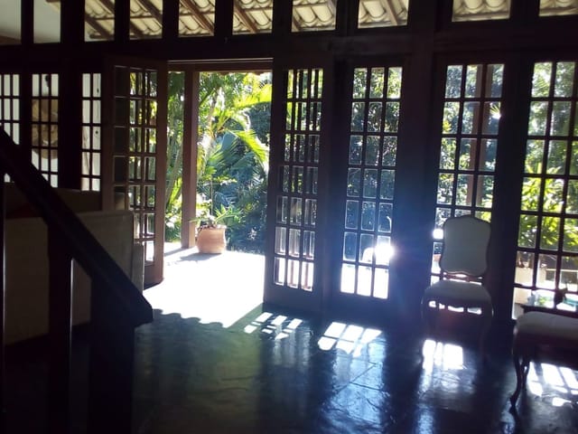 Casa com 891m² 5 quartos e 3 banheiros, à venda, no bairro Samambaia em Petrópolis