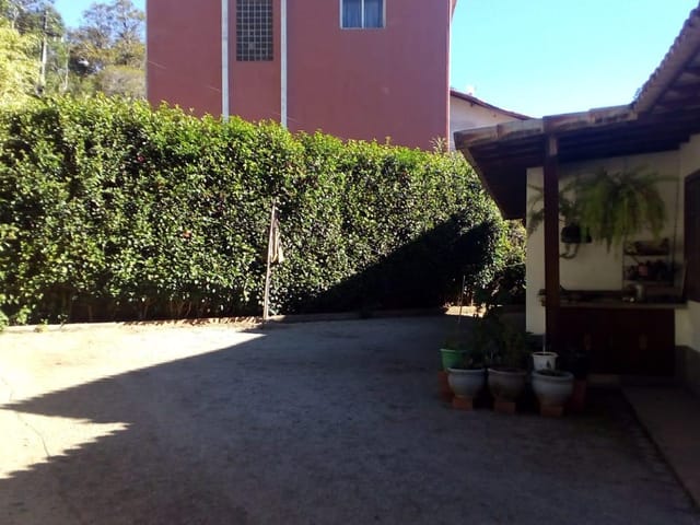 Casa com 891m² 5 quartos e 3 banheiros, à venda, no bairro Samambaia em Petrópolis