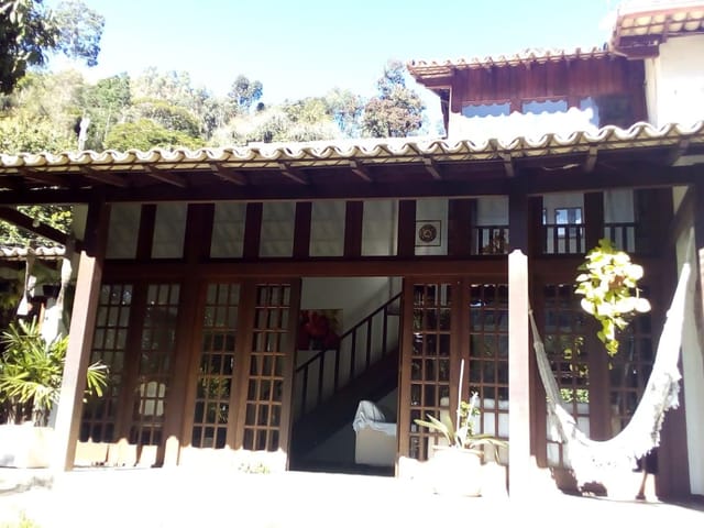 Casa com 891m² 5 quartos e 3 banheiros, à venda, no bairro Samambaia em Petrópolis