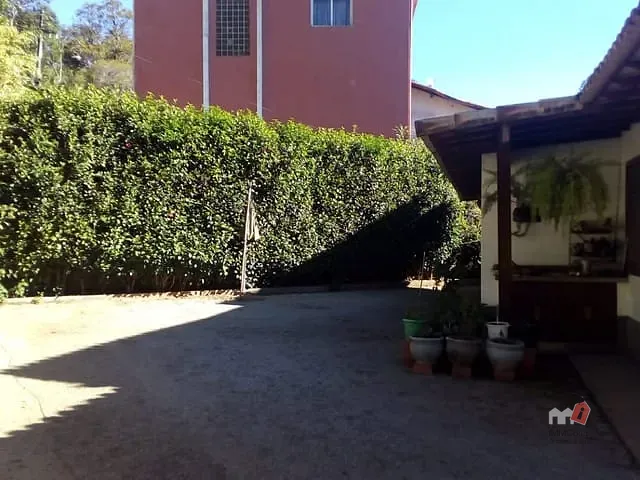 Casa com 891m² 5 quartos e 3 banheiros, à venda, no bairro Samambaia em Petrópolis