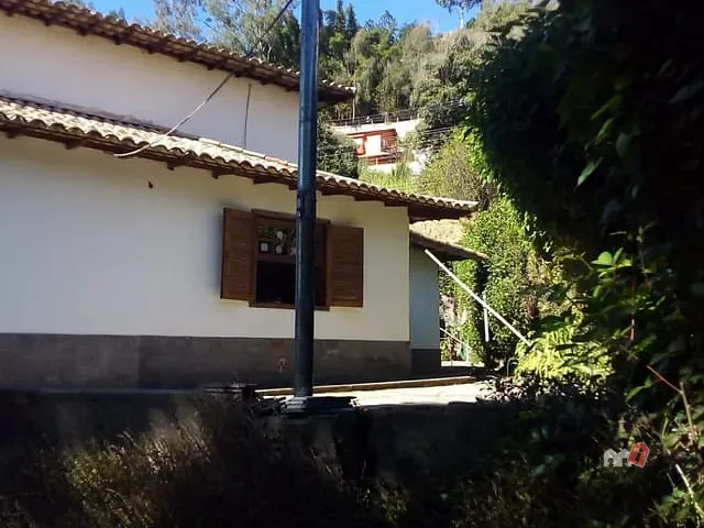 Casa com 891m² 5 quartos e 3 banheiros, à venda, no bairro Samambaia em Petrópolis
